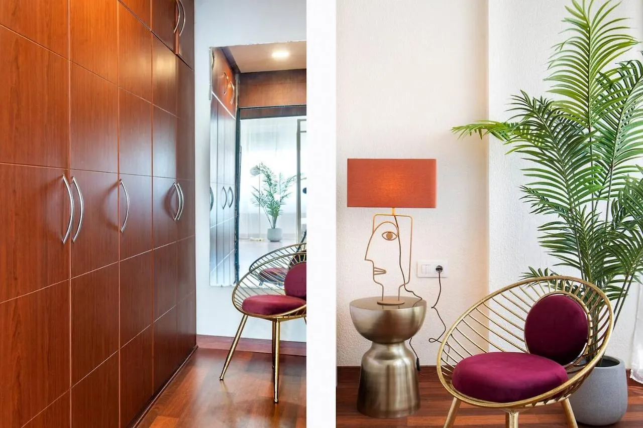 Monkeys Apartments La Campana Suites Σεβίλλη